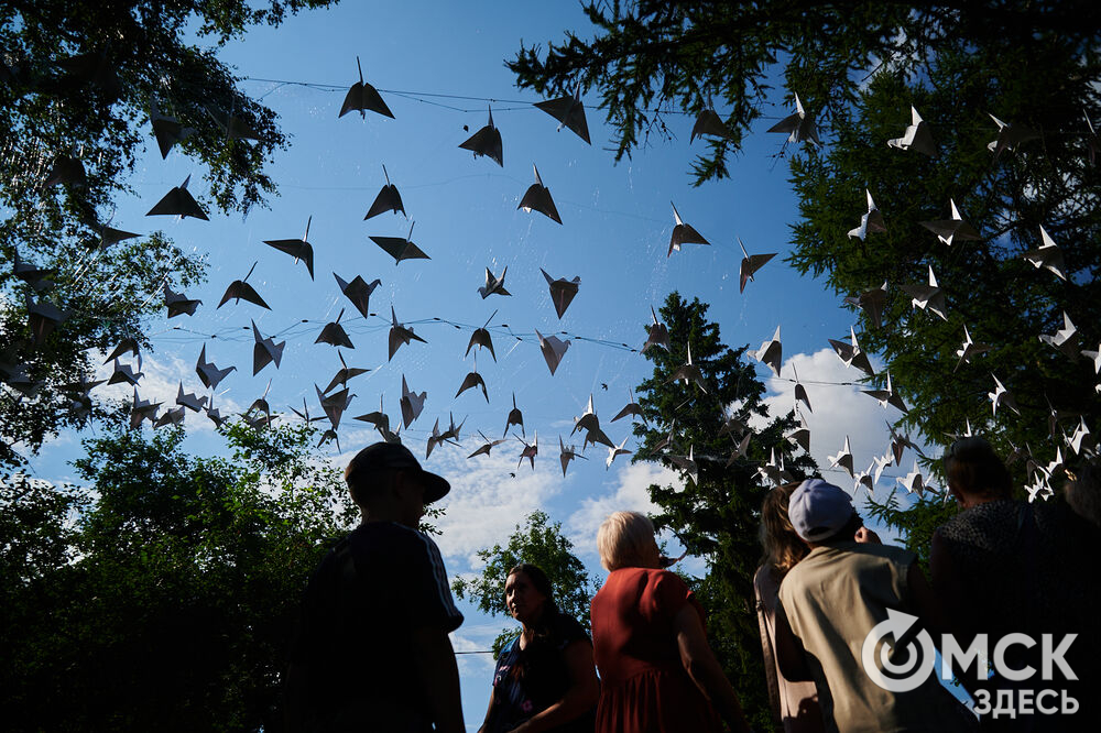 В скверах Выставочный и Воскресенский открылась 73-я выставка зелёного строительства, цветоводства и садоводства "Флора". Фото: Илья Петров