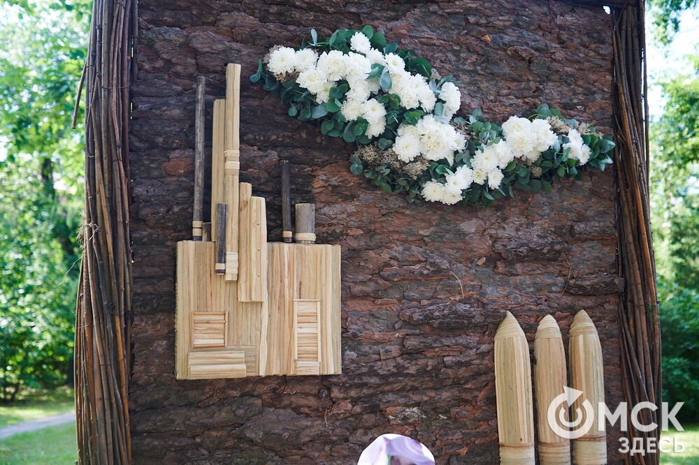 В скверах Выставочный и Воскресенский открылась 73-я выставка зелёного строительства, цветоводства и садоводства "Флора". Фото: Илья Петров