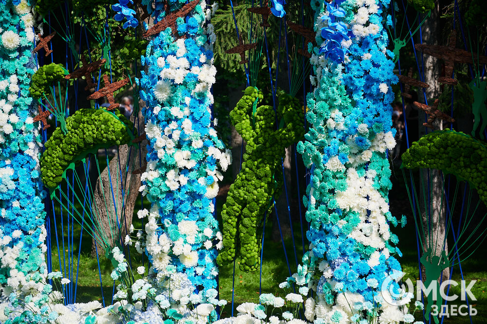 В скверах Выставочный и Воскресенский открылась 73-я выставка зелёного строительства, цветоводства и садоводства "Флора". Фото: Илья Петров