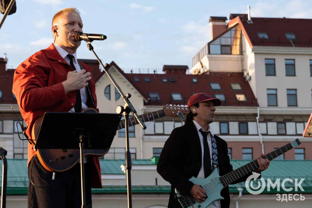 На Соборной площади и на территории Омской крепости прошли выступления именитых артистов . Фото: Илья Петров, Елизавета Медведева