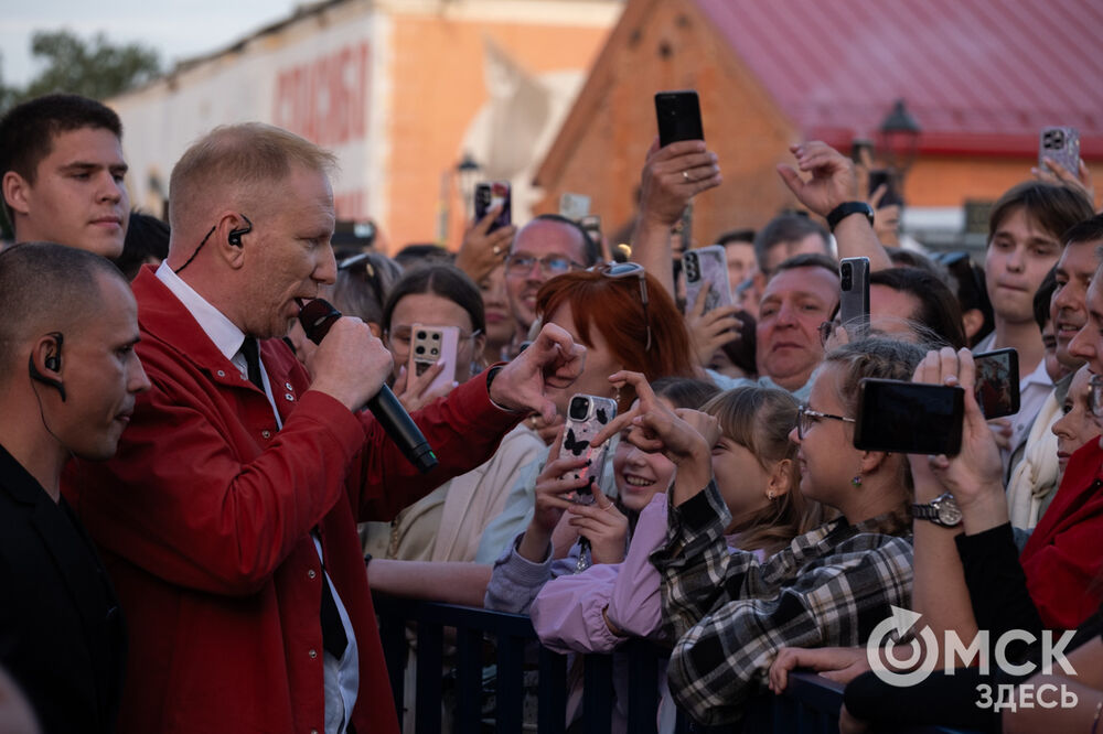 На Соборной площади и на территории Омской крепости прошли выступления именитых артистов . Фото: Илья Петров, Елизавета Медведева