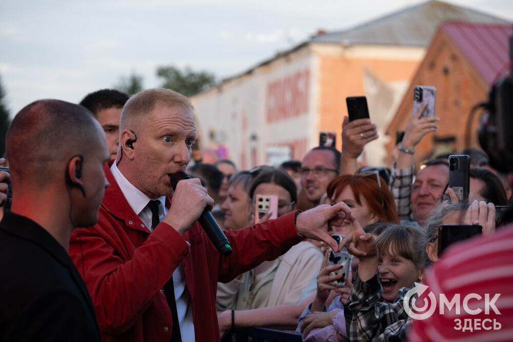 На Соборной площади и на территории Омской крепости прошли выступления именитых артистов . Фото: Илья Петров, Елизавета Медведева