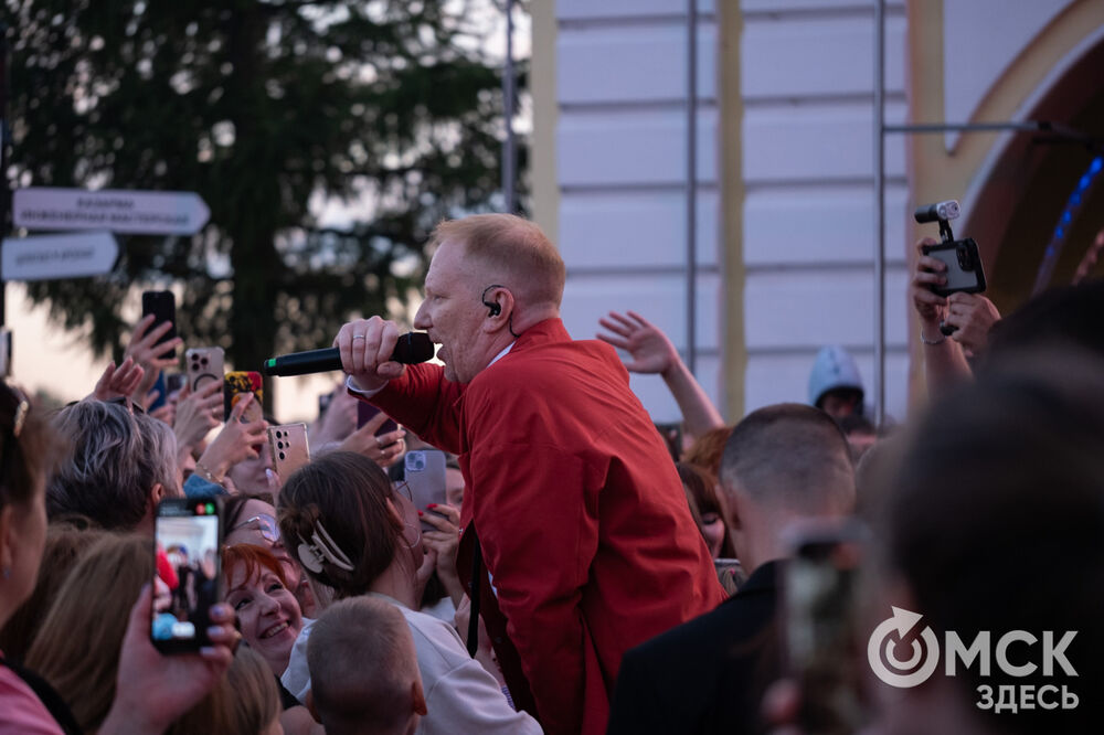 На Соборной площади и на территории Омской крепости прошли выступления именитых артистов . Фото: Илья Петров, Елизавета Медведева