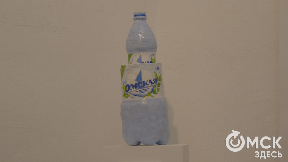 В галерее "ООО "Водопад" открылась экспозиция с названием "Красивая выставка про Омск" (18+).