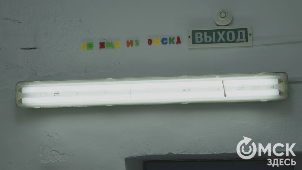 В галерее "ООО "Водопад" открылась экспозиция с названием "Красивая выставка про Омск" (18+).