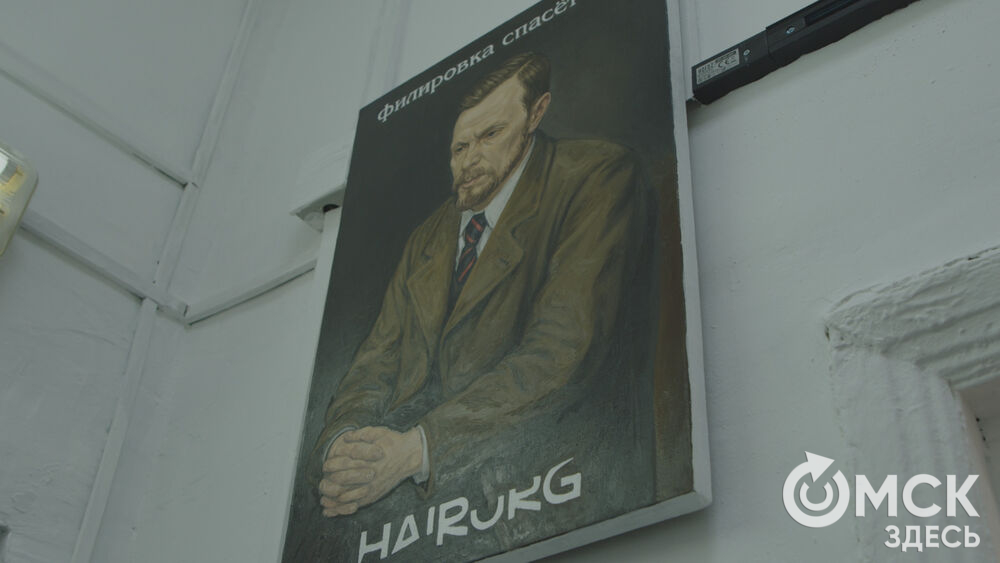 В галерее "ООО "Водопад" открылась экспозиция с названием "Красивая выставка про Омск" (18+).