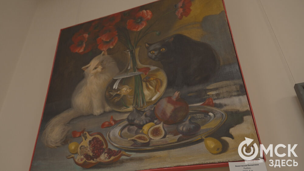 В арт-галерее под стеклянным куполом открылась благотворительная выставка.