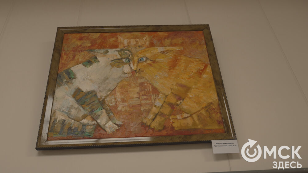 В арт-галерее под стеклянным куполом открылась благотворительная выставка.