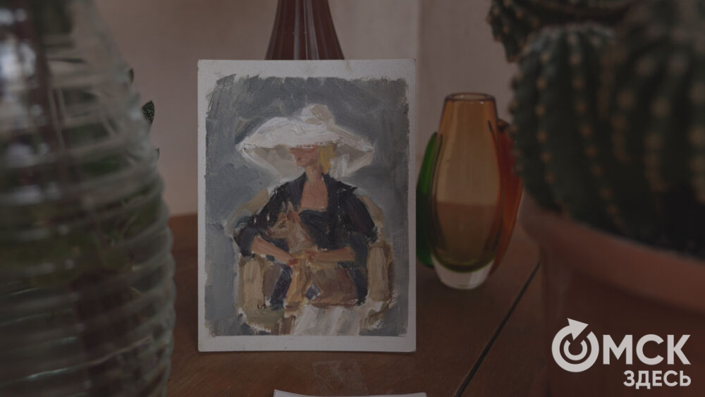 В арт-галерее под стеклянным куполом открылась благотворительная выставка.