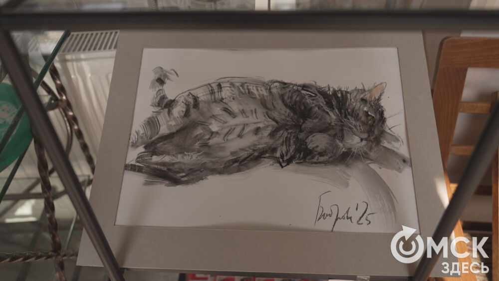 В арт-галерее под стеклянным куполом открылась благотворительная выставка.