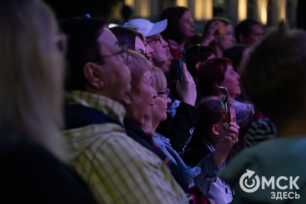29 августа на главной сцене у музея им. Врубеля состоялся традиционный бесплатный уличный концерт от артистов Дома актёра. Фото: Елизавета Медведева