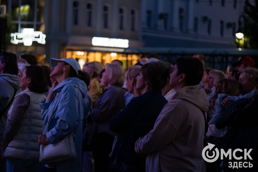 29 августа на главной сцене у музея им. Врубеля состоялся традиционный бесплатный уличный концерт от артистов Дома актёра. Фото: Елизавета Медведева