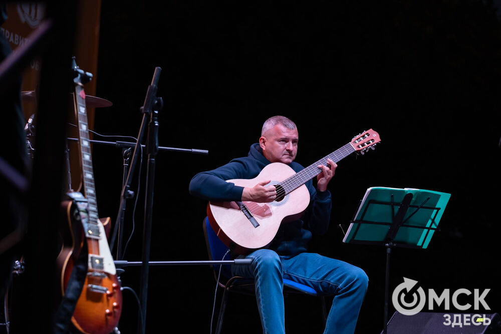 29 августа на главной сцене у музея им. Врубеля состоялся традиционный бесплатный уличный концерт от артистов Дома актёра. Фото: Елизавета Медведева