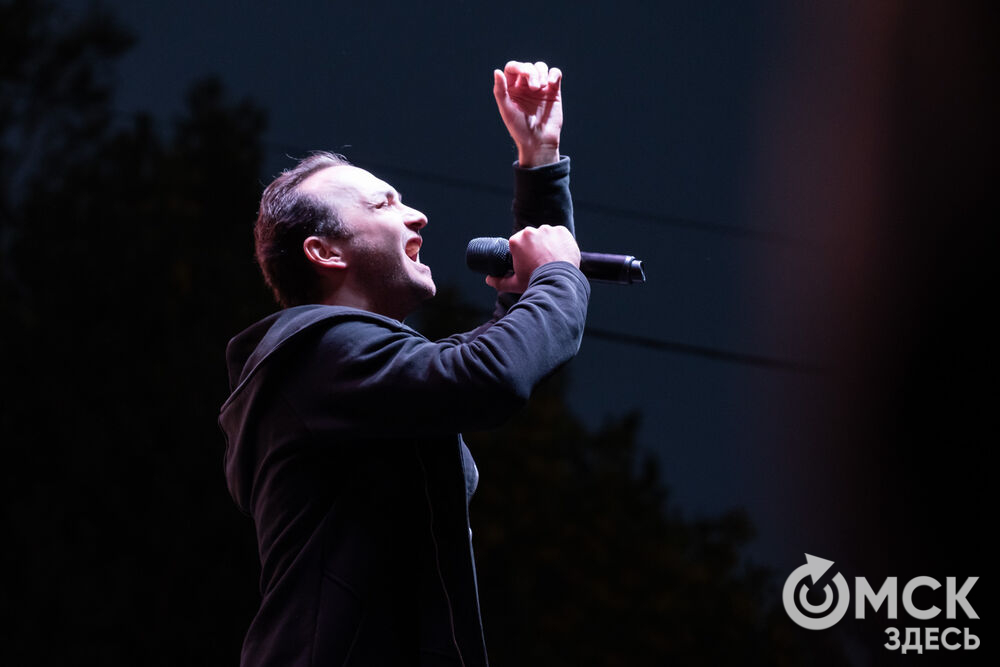 29 августа на главной сцене у музея им. Врубеля состоялся традиционный бесплатный уличный концерт от артистов Дома актёра. Фото: Елизавета Медведева