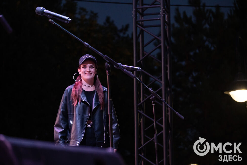 29 августа на главной сцене у музея им. Врубеля состоялся традиционный бесплатный уличный концерт от артистов Дома актёра. Фото: Елизавета Медведева