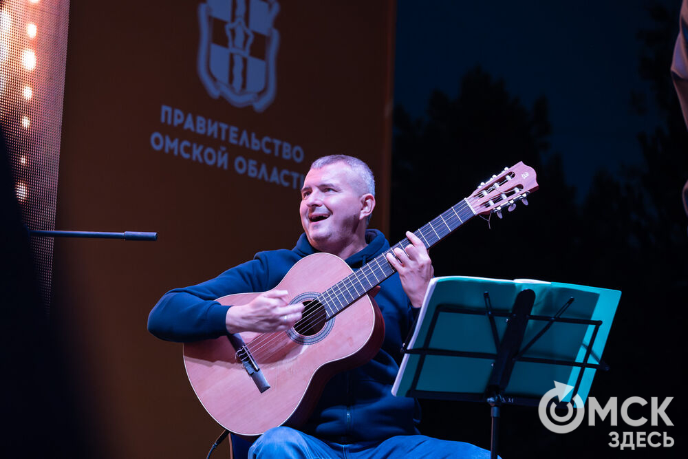 29 августа на главной сцене у музея им. Врубеля состоялся традиционный бесплатный уличный концерт от артистов Дома актёра. Фото: Елизавета Медведева