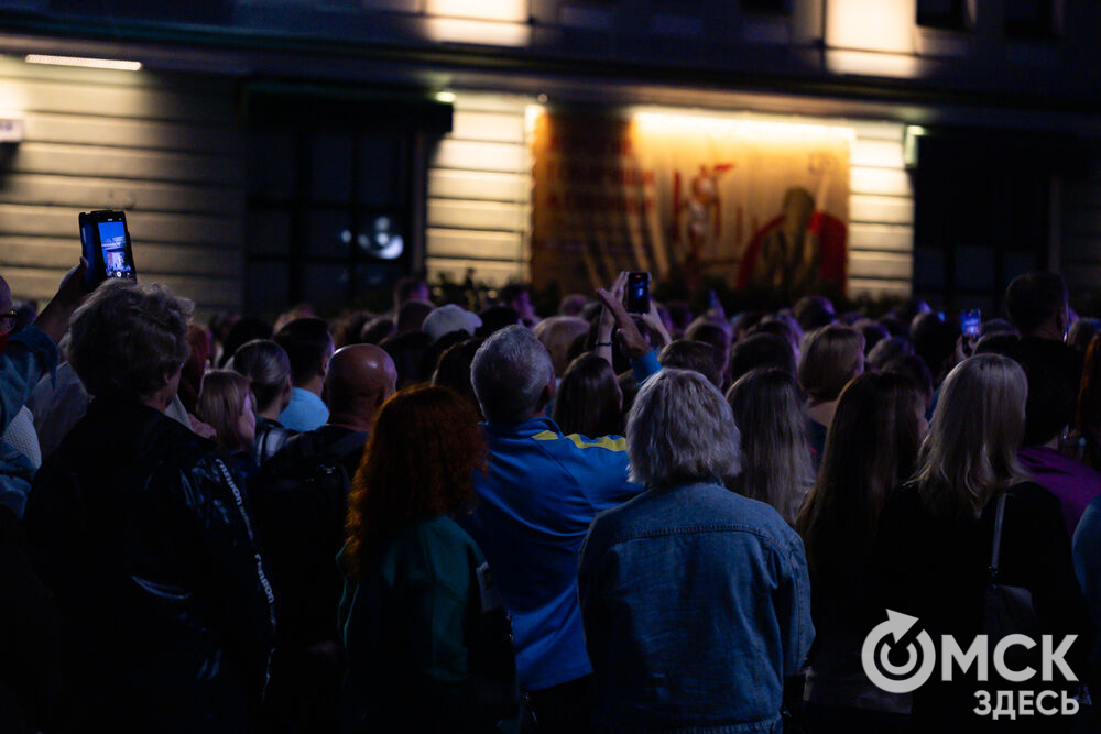 29 августа на главной сцене у музея им. Врубеля состоялся традиционный бесплатный уличный концерт от артистов Дома актёра. Фото: Елизавета Медведева