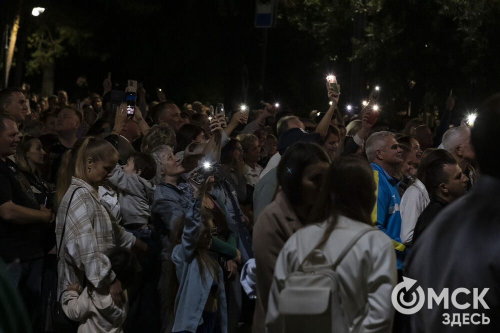 29 августа на главной сцене у музея им. Врубеля состоялся традиционный бесплатный уличный концерт от артистов Дома актёра. Фото: Елизавета Медведева