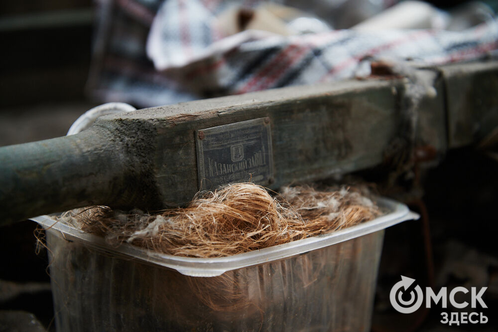 Каждую субботу омичи могут прикоснуться к истории в рамках субботника на территории бывшего военного госпиталя, где лечился Фёдор Достоевский. Фото: Илья Петров