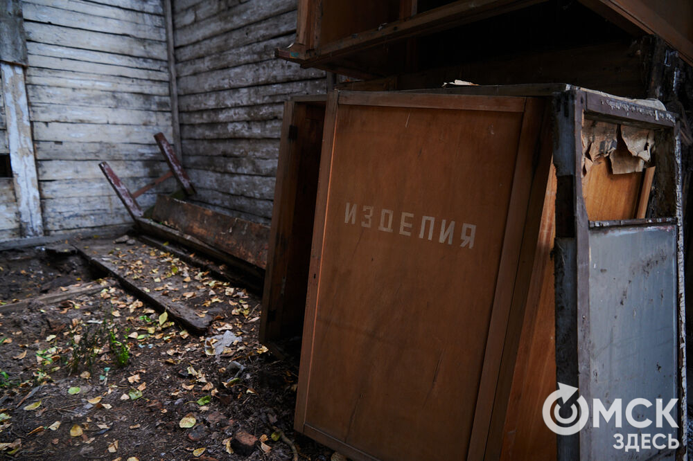 Каждую субботу омичи могут прикоснуться к истории в рамках субботника на территории бывшего военного госпиталя, где лечился Фёдор Достоевский. Фото: Илья Петров