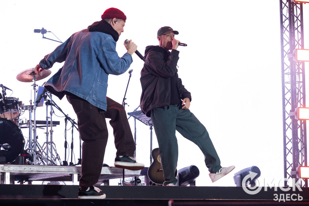 1 сентября на Зелёном острове выступила группа Dabro - музыкальный дуэт братьев Ивана и Михаила Засидкевичей. Фото: Елизавета Медведева