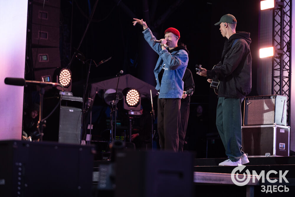 1 сентября на Зелёном острове выступила группа Dabro - музыкальный дуэт братьев Ивана и Михаила Засидкевичей. Фото: Елизавета Медведева