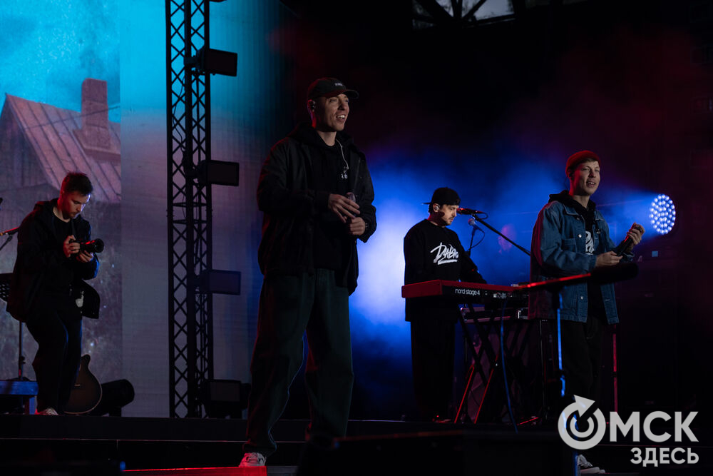 1 сентября на Зелёном острове выступила группа Dabro - музыкальный дуэт братьев Ивана и Михаила Засидкевичей. Фото: Елизавета Медведева