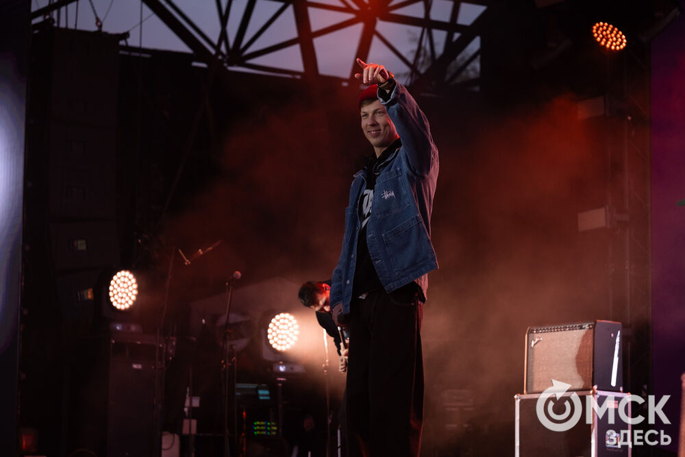 1 сентября на Зелёном острове выступила группа Dabro - музыкальный дуэт братьев Ивана и Михаила Засидкевичей. Фото: Елизавета Медведева