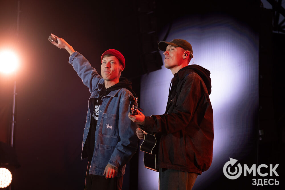 1 сентября на Зелёном острове выступила группа Dabro - музыкальный дуэт братьев Ивана и Михаила Засидкевичей. Фото: Елизавета Медведева