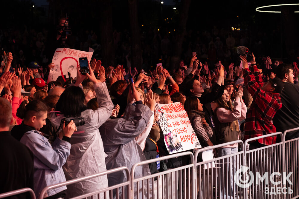 1 сентября на Зелёном острове выступила группа Dabro - музыкальный дуэт братьев Ивана и Михаила Засидкевичей. Фото: Елизавета Медведева