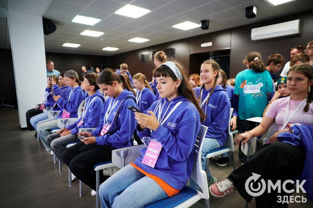 Поезд с победителями конкурса "Большая перемена" прибыл в Омск. Фото: Илья Петров