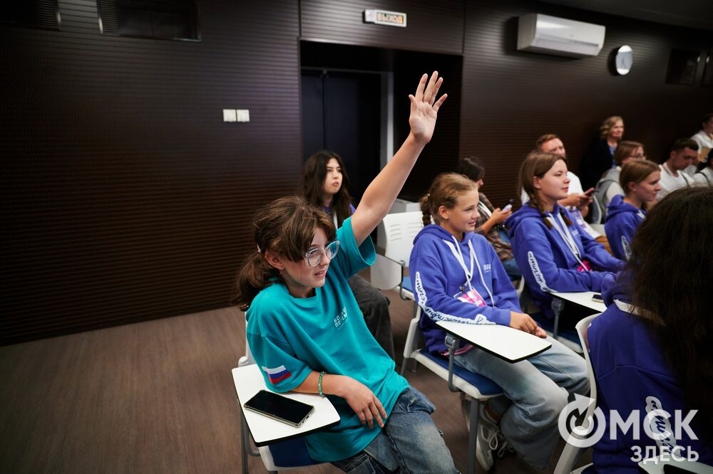 Поезд с победителями конкурса "Большая перемена" прибыл в Омск. Фото: Илья Петров