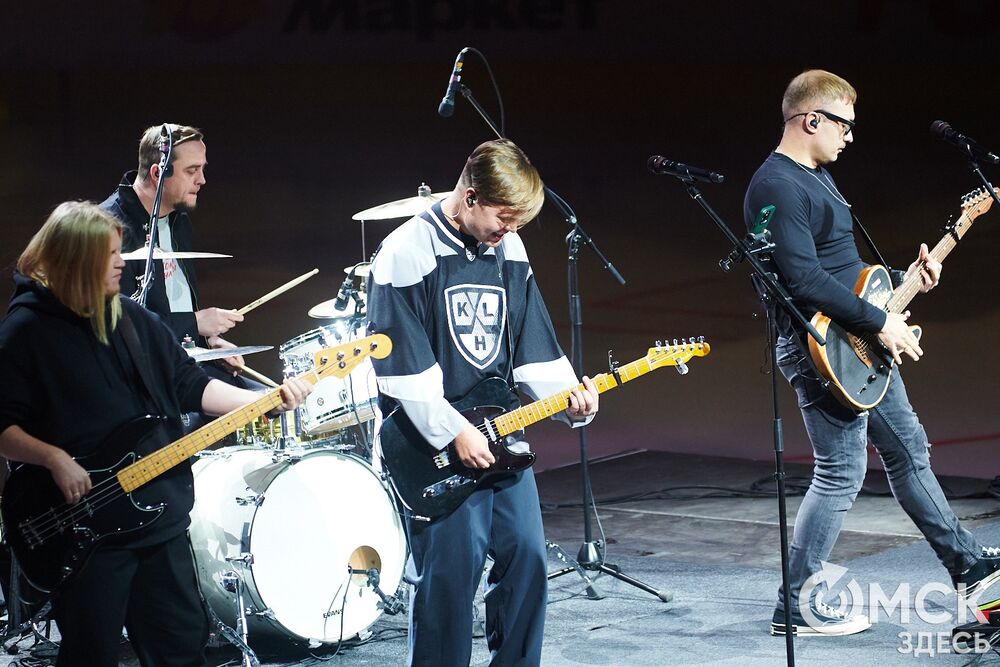 Первый матч сезона КХЛ прошёл на домашней арене омичей. Фото: Илья Петров