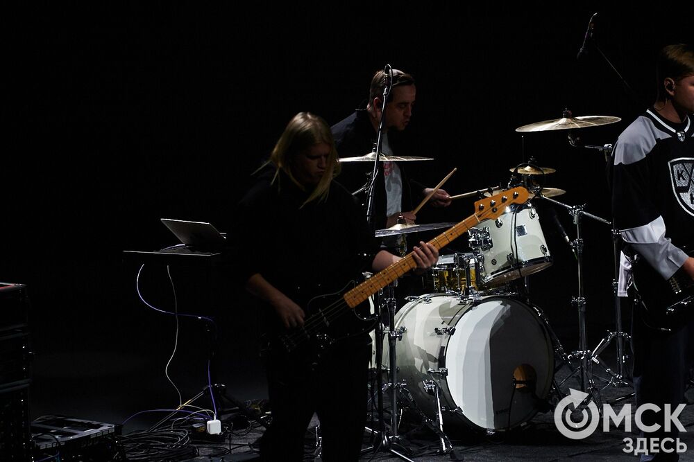 Первый матч сезона КХЛ прошёл на домашней арене омичей. Фото: Илья Петров