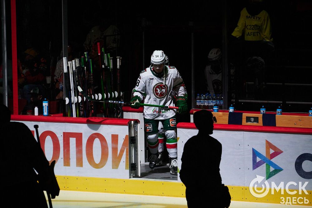 Первый матч сезона КХЛ прошёл на домашней арене омичей. Фото: Илья Петров