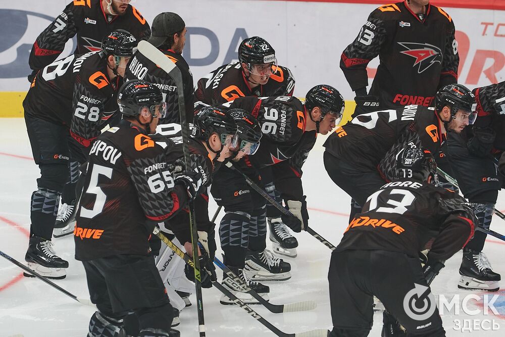 Первый матч сезона КХЛ прошёл на домашней арене омичей. Фото: Илья Петров