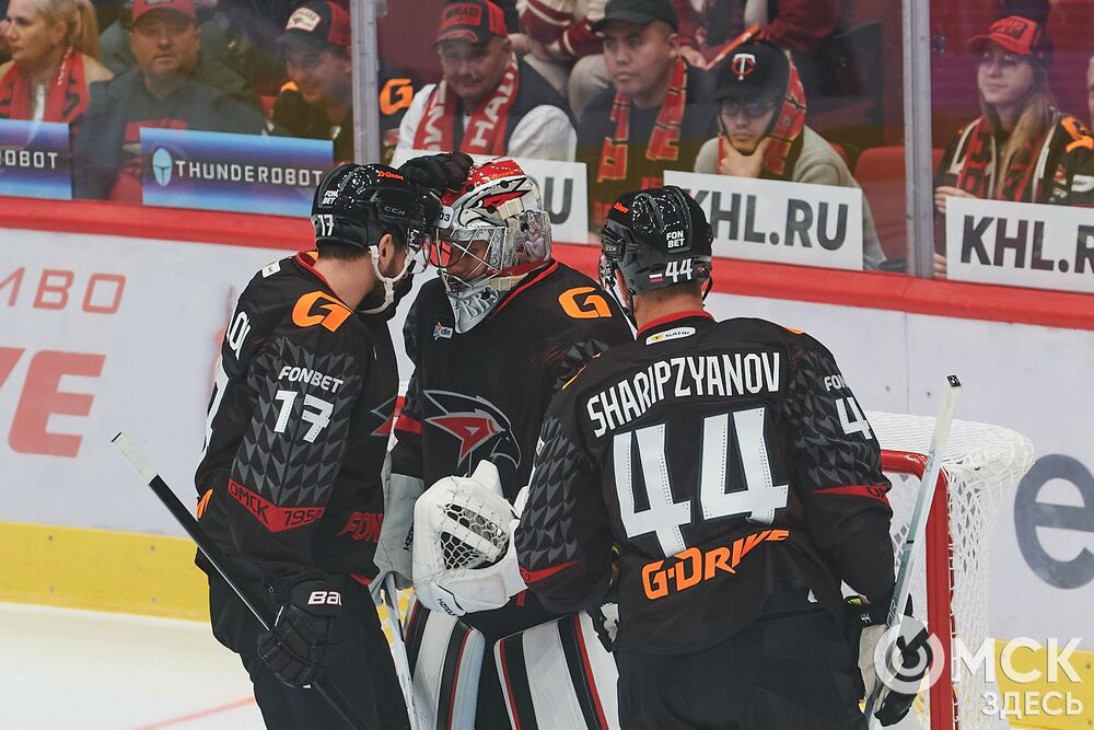 Первый матч сезона КХЛ прошёл на домашней арене омичей. Фото: Илья Петров