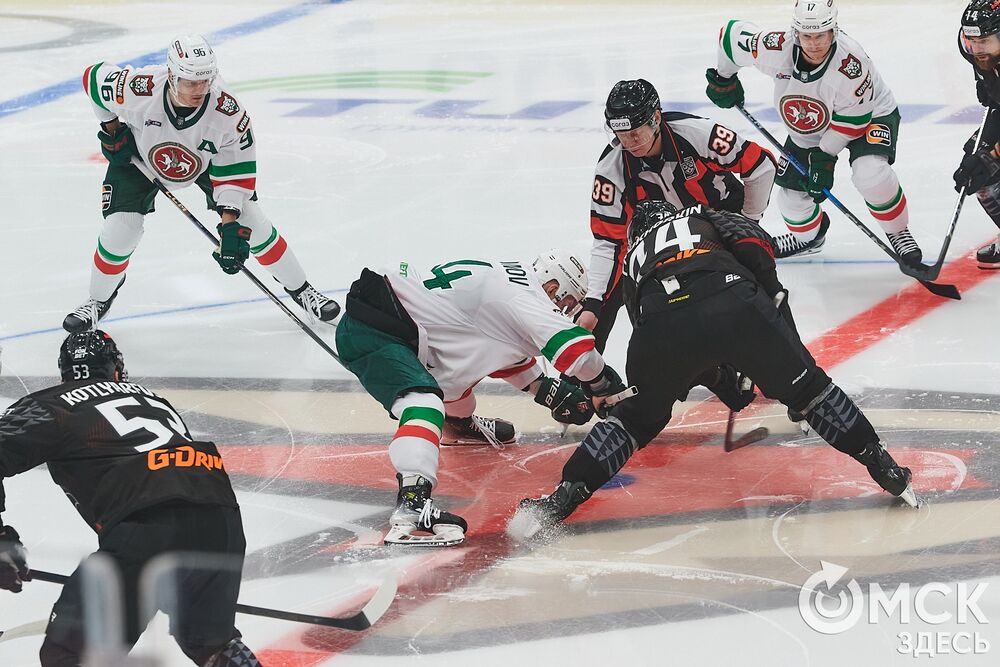 Первый матч сезона КХЛ прошёл на домашней арене омичей. Фото: Илья Петров