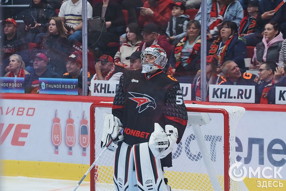 Первый матч сезона КХЛ прошёл на домашней арене омичей. Фото: Илья Петров