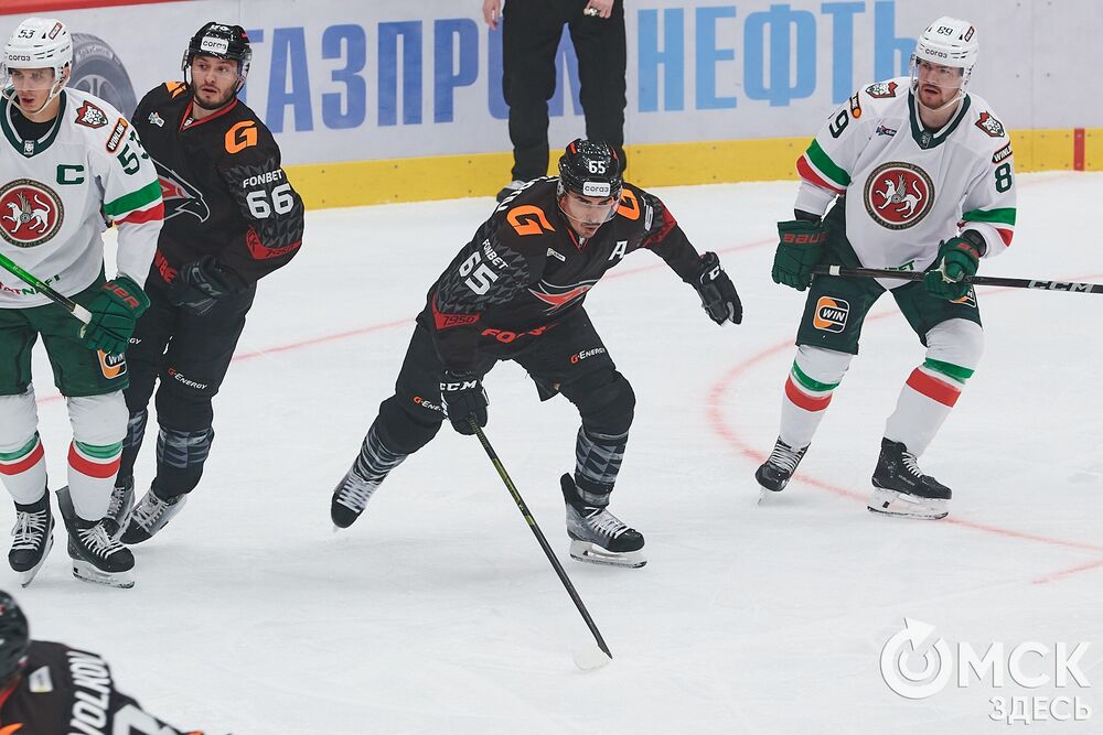 Первый матч сезона КХЛ прошёл на домашней арене омичей. Фото: Илья Петров