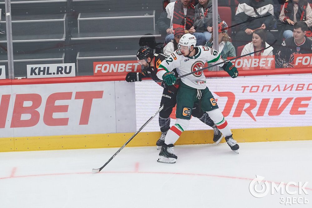 Первый матч сезона КХЛ прошёл на домашней арене омичей. Фото: Илья Петров