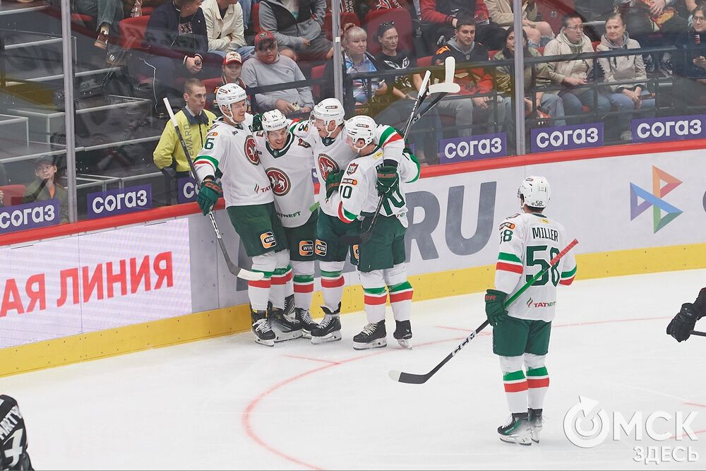 Первый матч сезона КХЛ прошёл на домашней арене омичей. Фото: Илья Петров