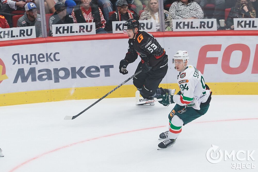 Первый матч сезона КХЛ прошёл на домашней арене омичей. Фото: Илья Петров