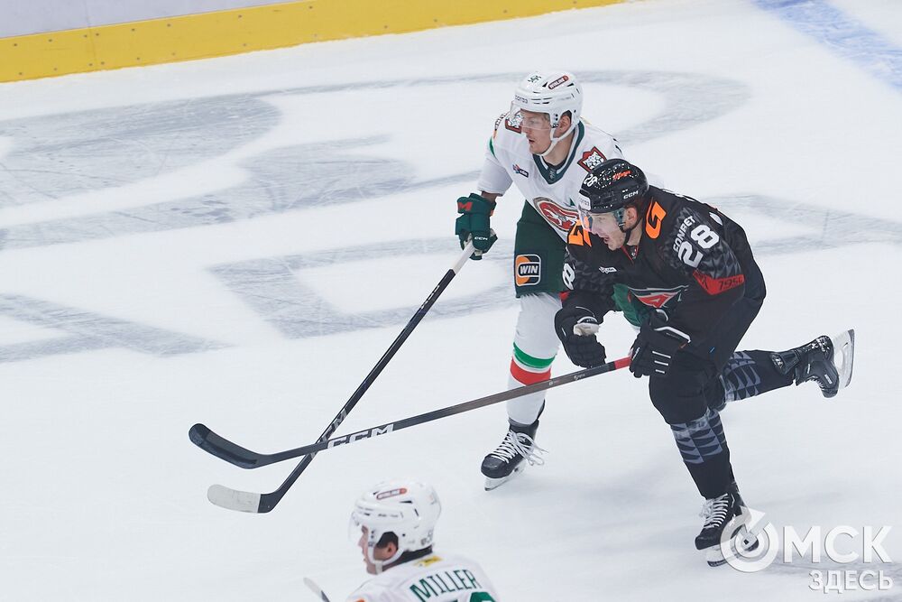 Первый матч сезона КХЛ прошёл на домашней арене омичей. Фото: Илья Петров