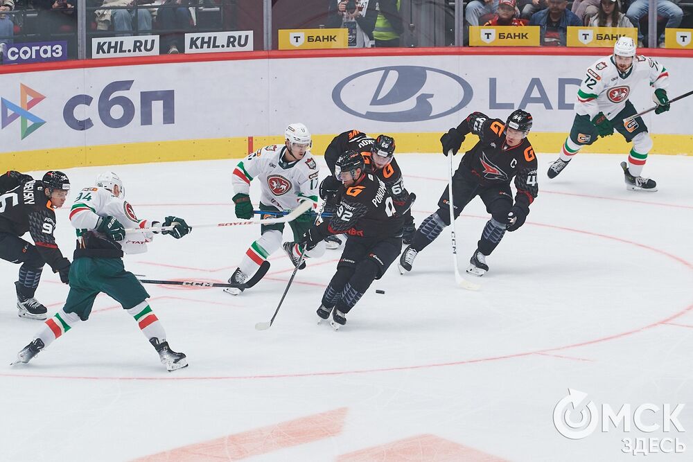 Первый матч сезона КХЛ прошёл на домашней арене омичей. Фото: Илья Петров