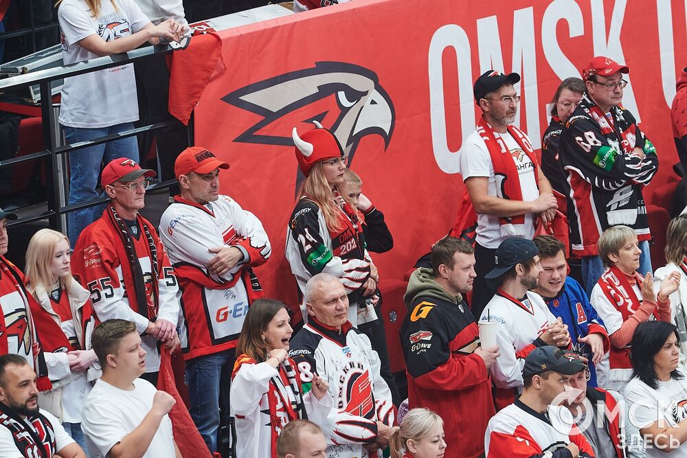 Первый матч сезона КХЛ прошёл на домашней арене омичей. Фото: Илья Петров