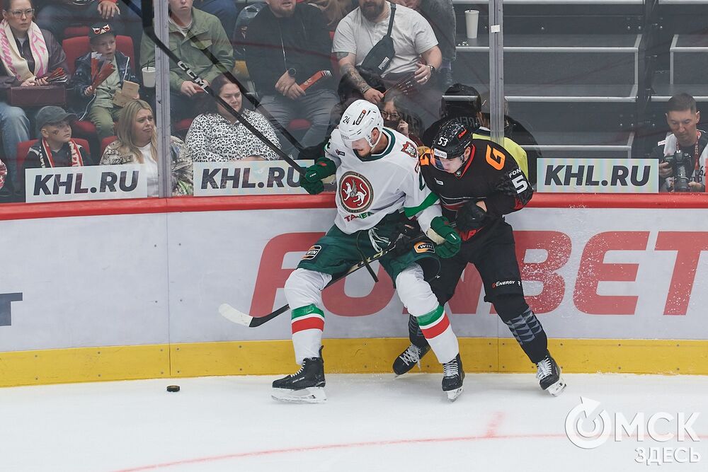Первый матч сезона КХЛ прошёл на домашней арене омичей. Фото: Илья Петров