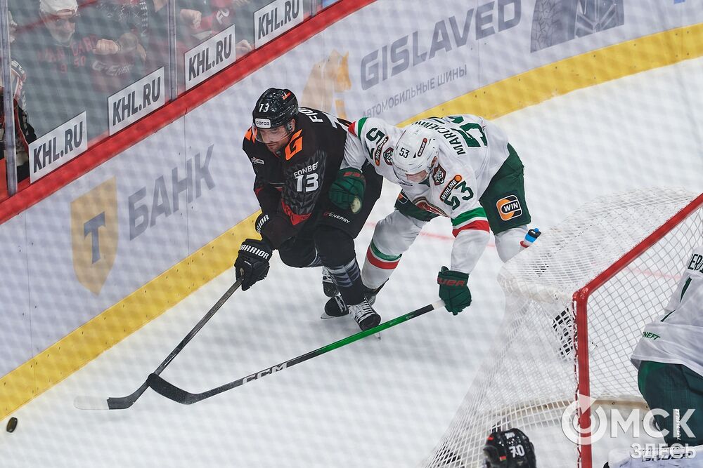 Первый матч сезона КХЛ прошёл на домашней арене омичей. Фото: Илья Петров