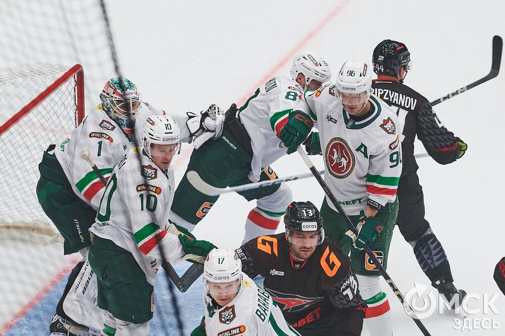 Первый матч сезона КХЛ прошёл на домашней арене омичей. Фото: Илья Петров