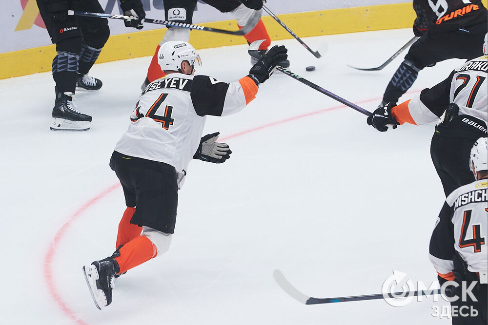"Авангард" на своём льду победил "Амур". Фото: Илья Петров